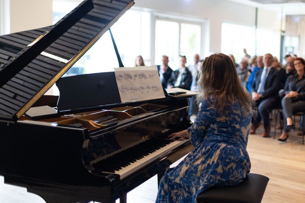 Tinna Þorsteinsdóttir var útnefnd bæjarlistamaður Garðabæjar 2025.