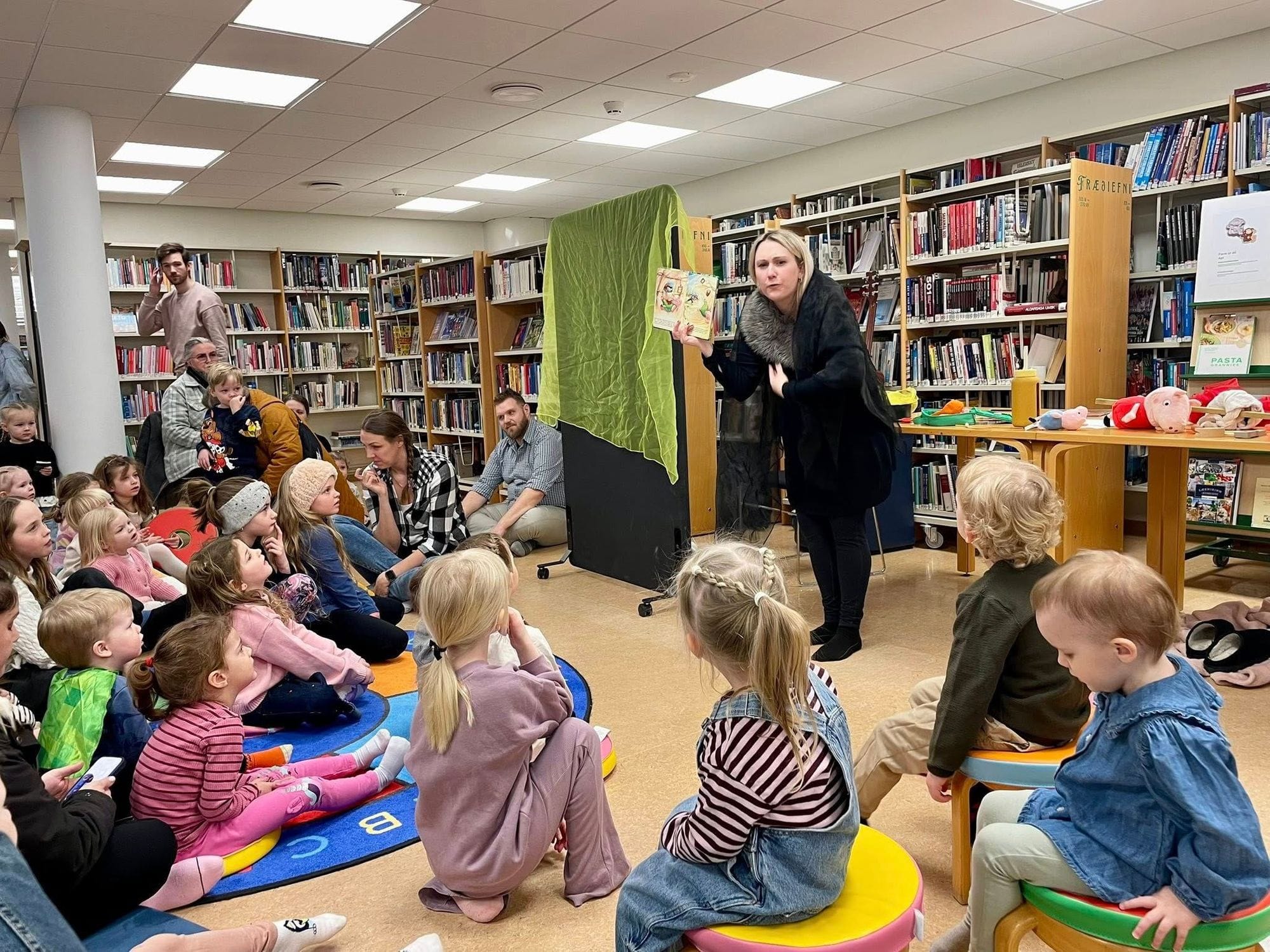 Bókasafn - lestrarstund