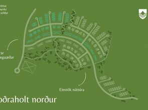 Hnoðraholt norður: Einstök staðsetning og náttúra