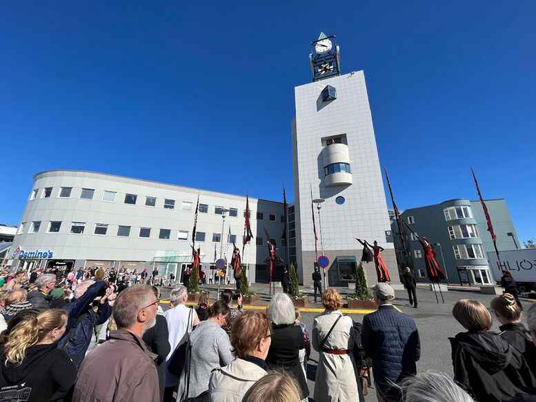 Rauðglóandi götuleikhús - opnunaratriði listahátíðar