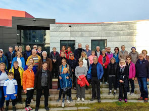 Lagt af stað í lýðheilsugöngu frá Sjálandsskóla í september 2017